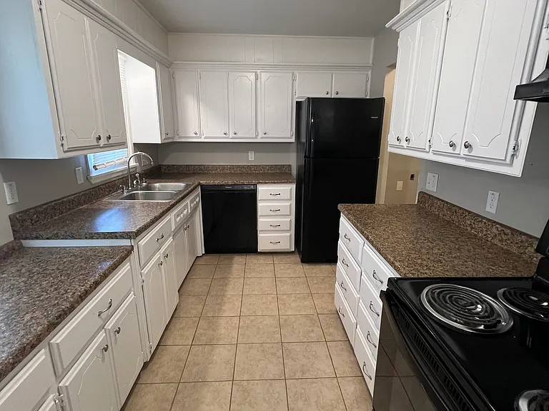 2105 Maple Dr — Photo 7
