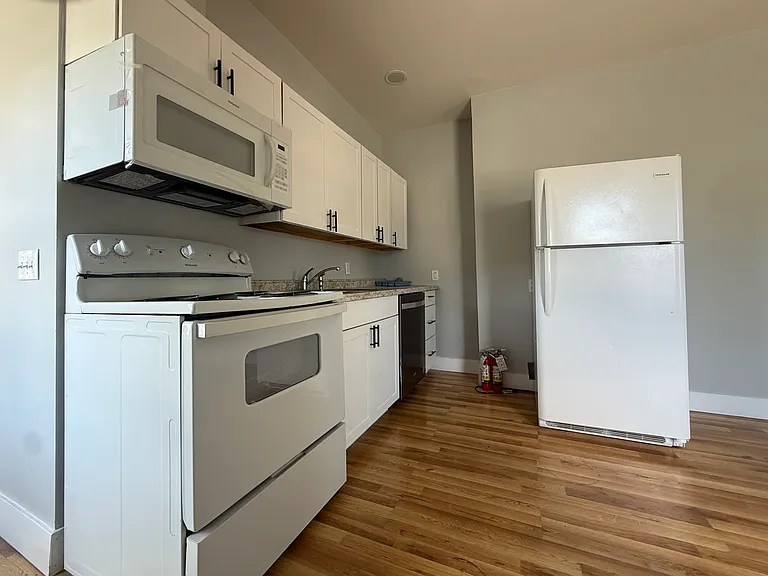 14 Livingston St #2 — Photo 5