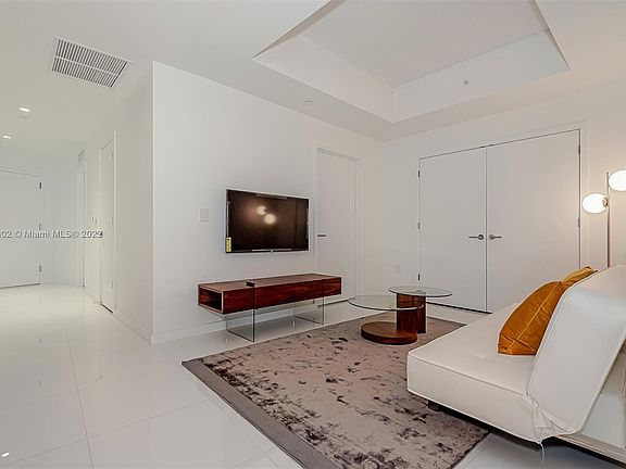 5th image of 851 NE 1st Ave #3412AB