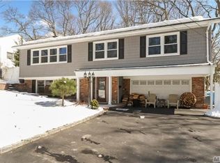 57 Yoakum St, Farmingdale, NY 11735