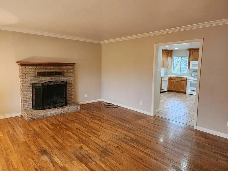10301 Buena Vista Dr — Photo 2