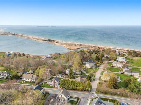 37 Cliff St, Plymouth, MA 02360