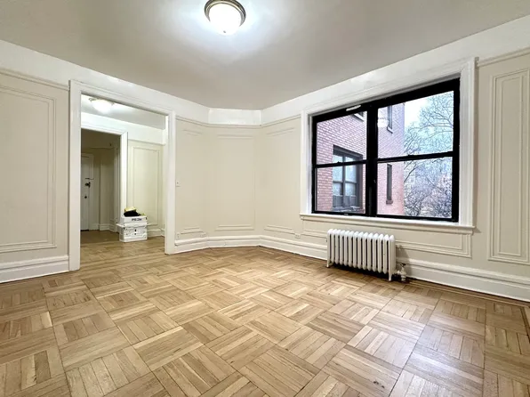 536 Fort Washington Avenue image 2 of 9