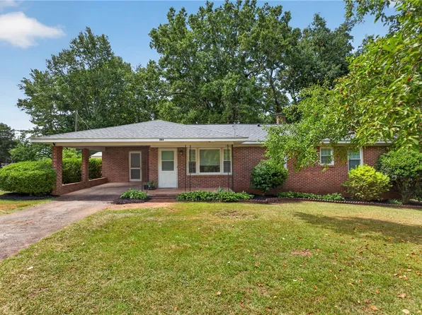 303 Evergreen Forest Dr, Seneca, SC 29678