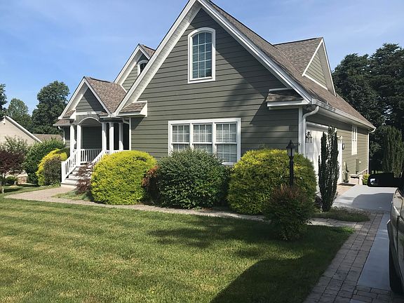 3rd image of 105 Pointe O Woods Dr