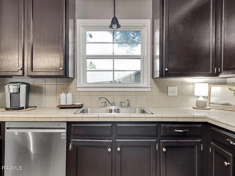 110 Village Green Dr — Photo 18