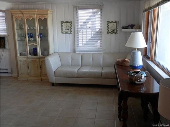 5th image of 5529 Holly Ave