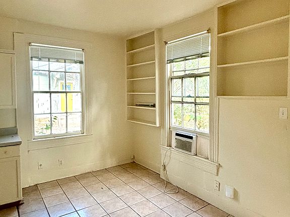 3rd image of 706 W 32nd St APT C