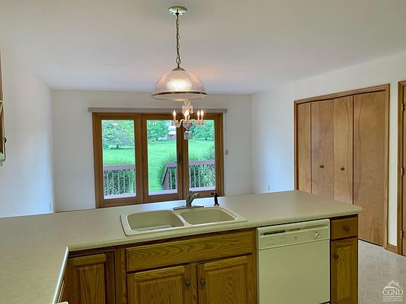 3rd image of 96 Skyview Drive