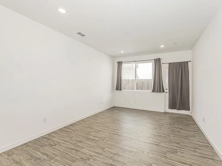 2844 N Vahe — Photo 18
