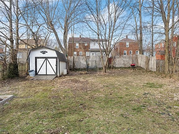 3rd image of 293 Robinson Ave