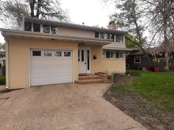 908 W Central Ave #1, Minot, ND 58701