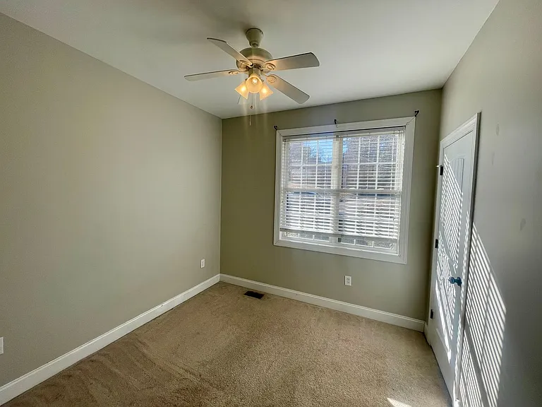 728 Sherman Dr — Photo 13