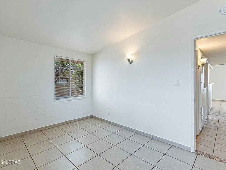 104 N Douglas Ave — Photo 19