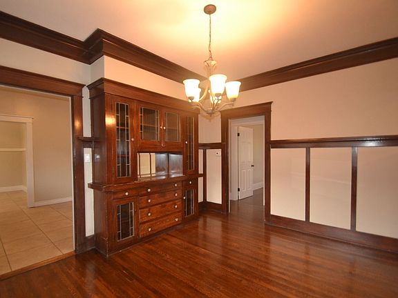 3rd image of 1901 W 42nd Pl