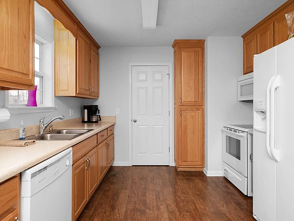 2nd image of 16 Parkview Dr