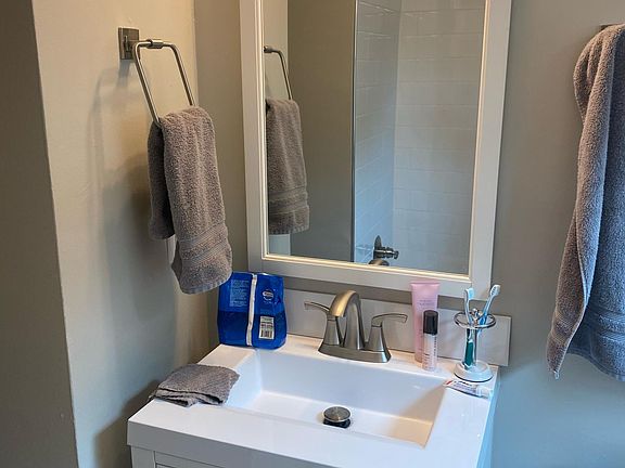 5th image of 611 E Park Ave APT 1