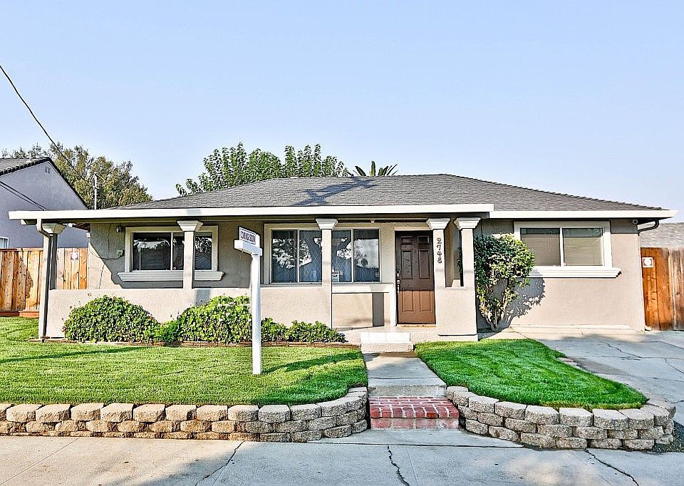 1st image of 2748 Capistrano St