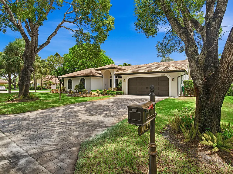 10027 NW 56th Ct — Photo 3
