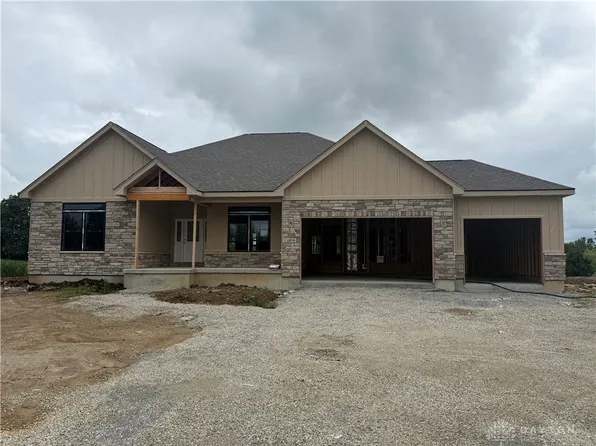 1270 Halifax Dr, Troy, OH 45373
