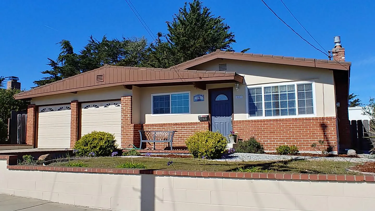 3061 Vaughn Ave photo 1