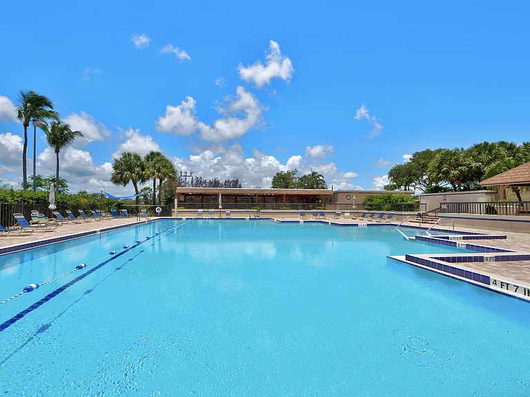 303 Leeward Dr — Photo 41