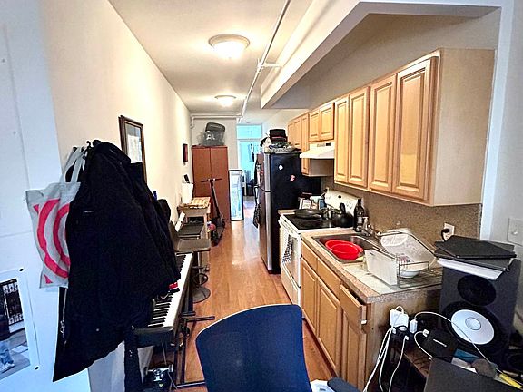 3rd image of 1352 De Kalb Ave #2