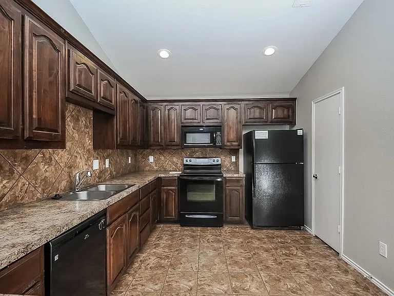 5832 Melanie Dr — Photo 8