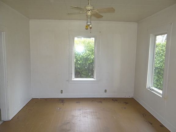 5th image of 1023 W 12th St