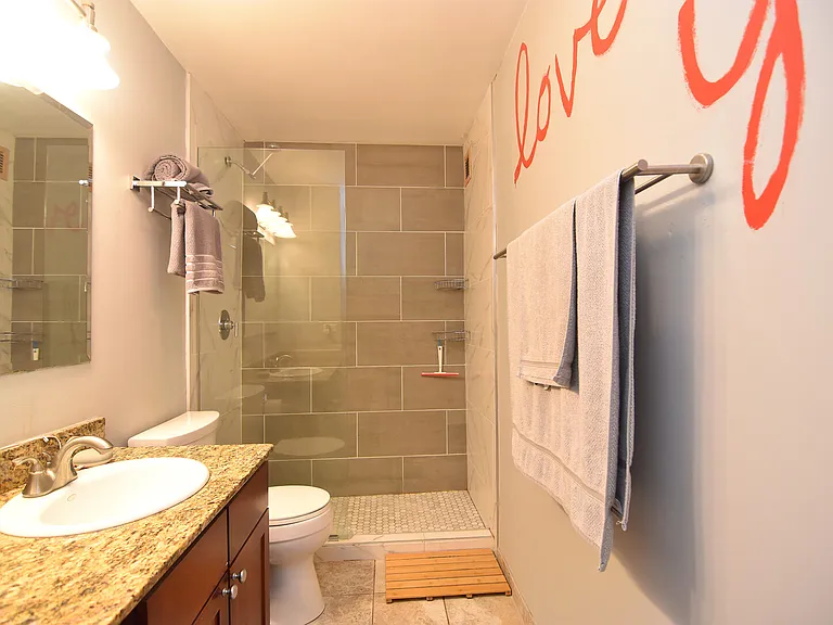 E Huron St — Photo 19
