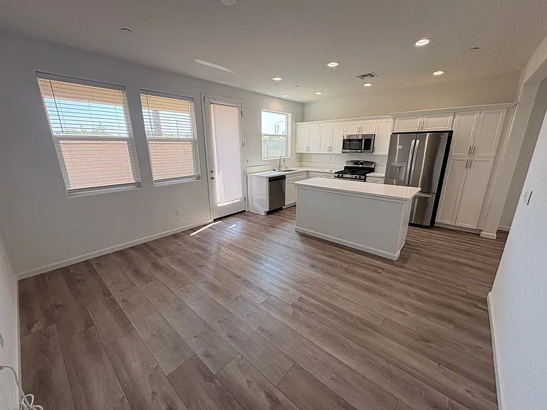 947 W Payson Ave — Photo 5