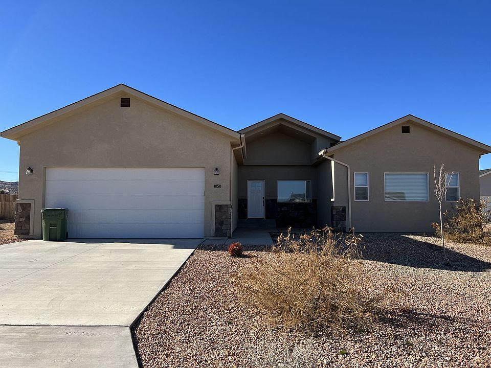 1st image of 1050 E Canyon Dr