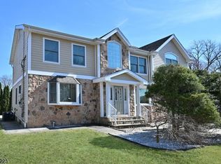 528 Salem St, Paramus, NJ 07652