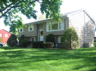 186 Truman Ter, Paramus, NJ 07652