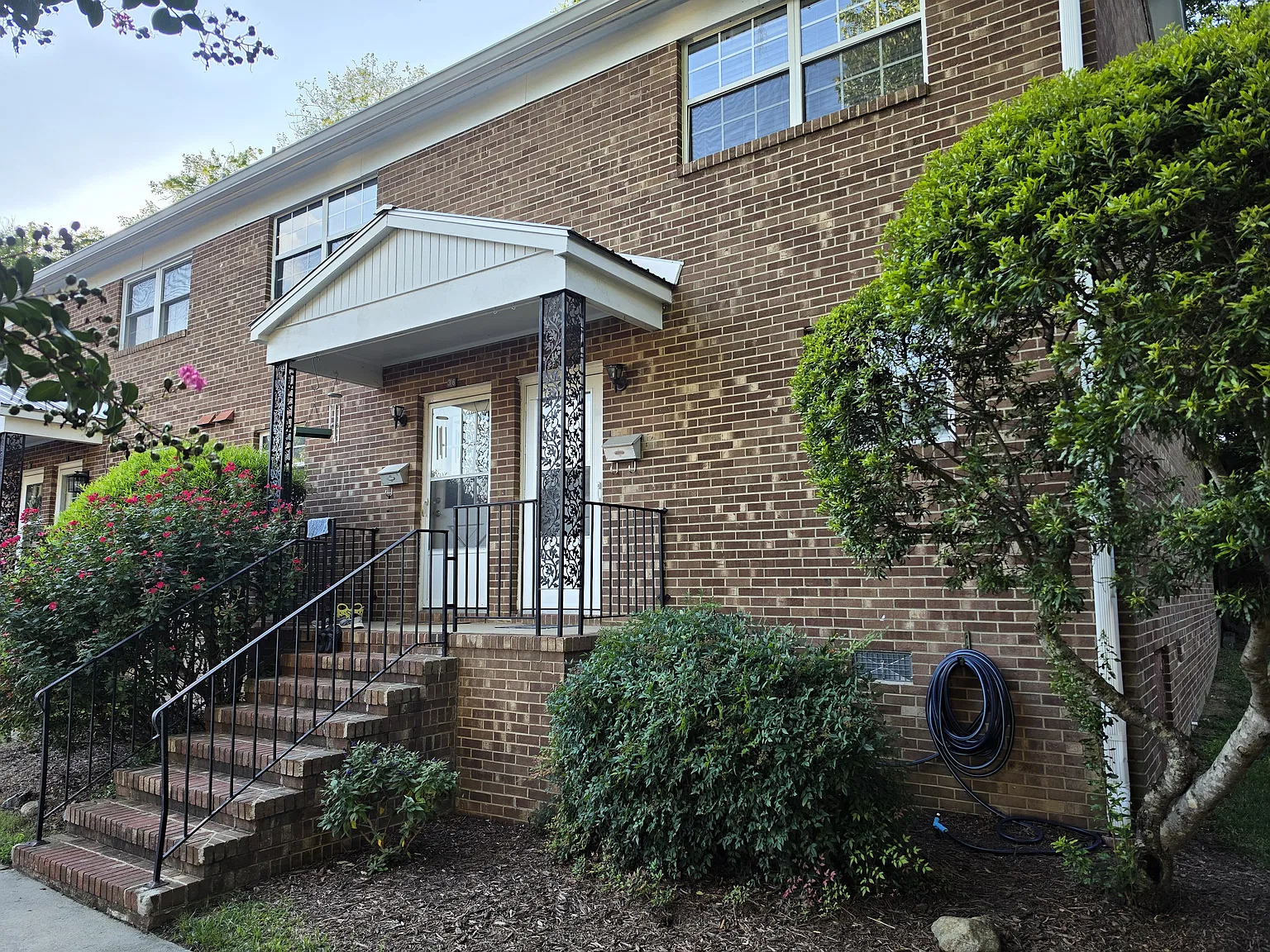 2 bed, 1.5 bath, 1056 sqft, $1,650 — Photo 1