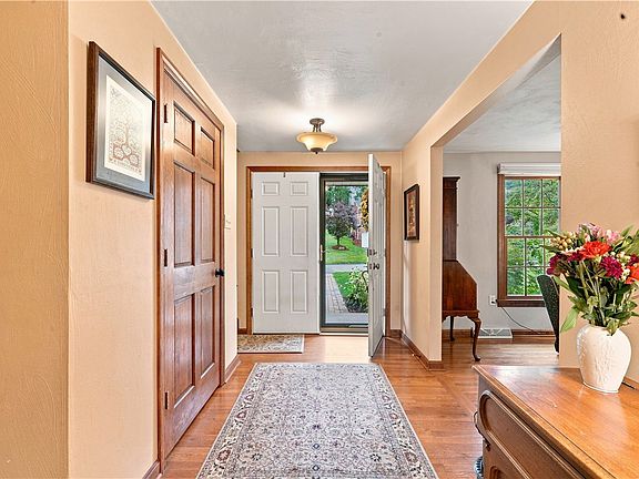 3rd image of 35 Weller Dr