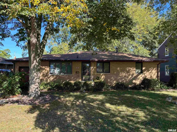 1007 Walnut St, Washington, IL 61571