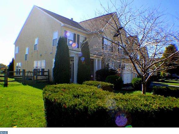 2nd image of 19 W Sarazen Dr