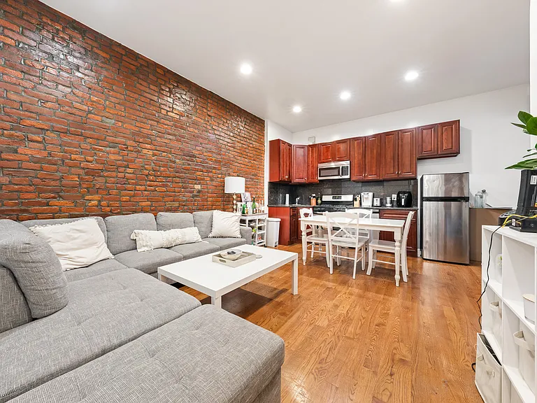 321 E 14th St #2B — Photo 2