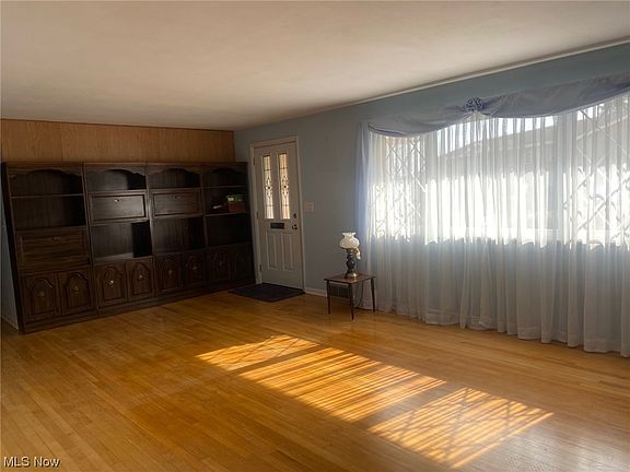 3rd image of 437 Linduff Ave