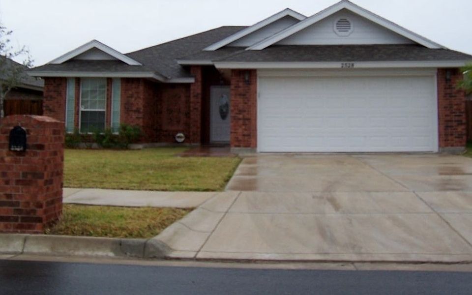 1st image of 2528 Windsor Pl