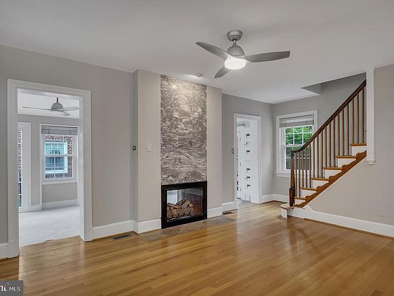 3rd image of 1706 N Glebe Rd