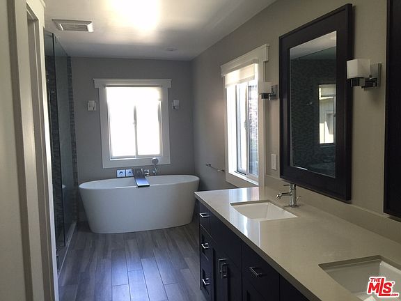 3rd image of 3766 Ashwood Ave