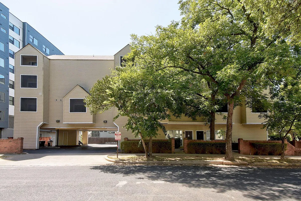 Unit Photo - 2510 San Gabriel St #302