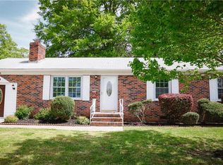 926 Moyer Rd, Newport News, VA 23608