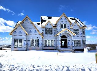 216 Falcon Ln, Cranberry Township, PA