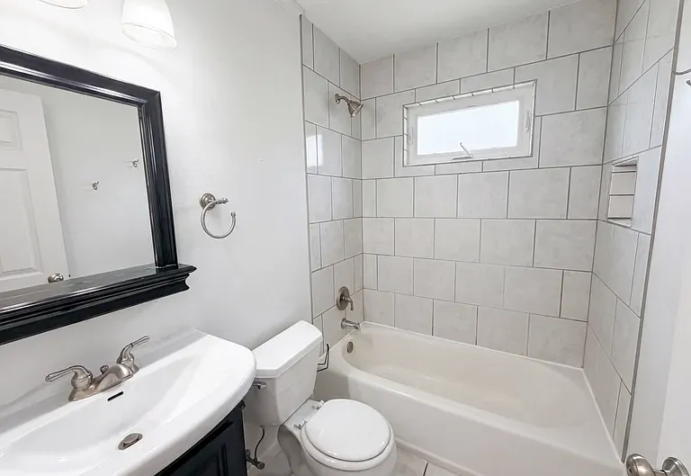 1 Winsted Pl — Photo 2