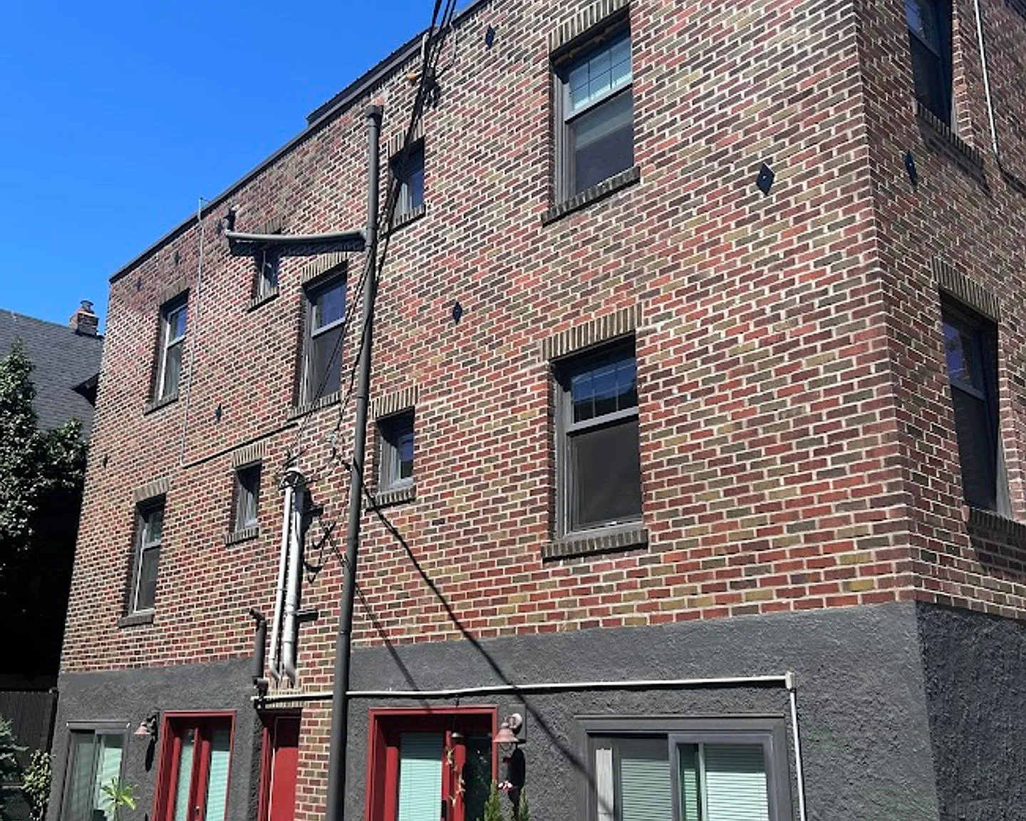 Lower Queen Anne Seattle 2 Bedroom Apartment for Rent | Renovated Top-Floor Home w/ Rooftop Space... — Photo 2