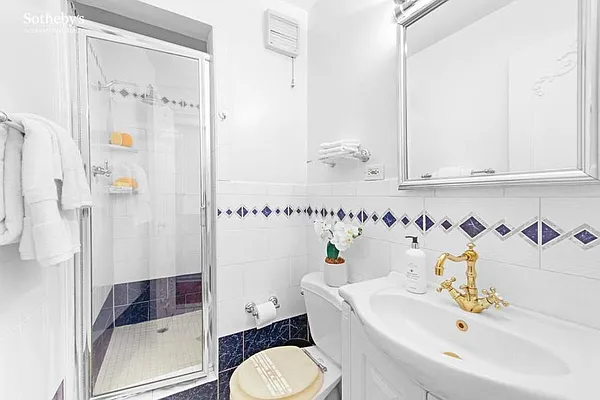 Sold by Sotheby's International Realty | media 11