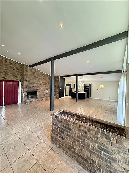 3 bed, 2343 sqft, $2,300 — Photo 4